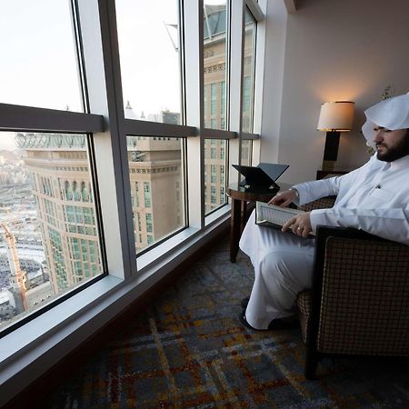Swissotel Al Maqam Makkah Mekka Buitenkant foto A Saudi Arabian man in Riyadh